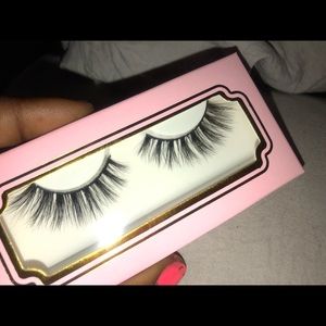 “Sarah” FLUFFY HANDMADE 100% MINK LASHES
